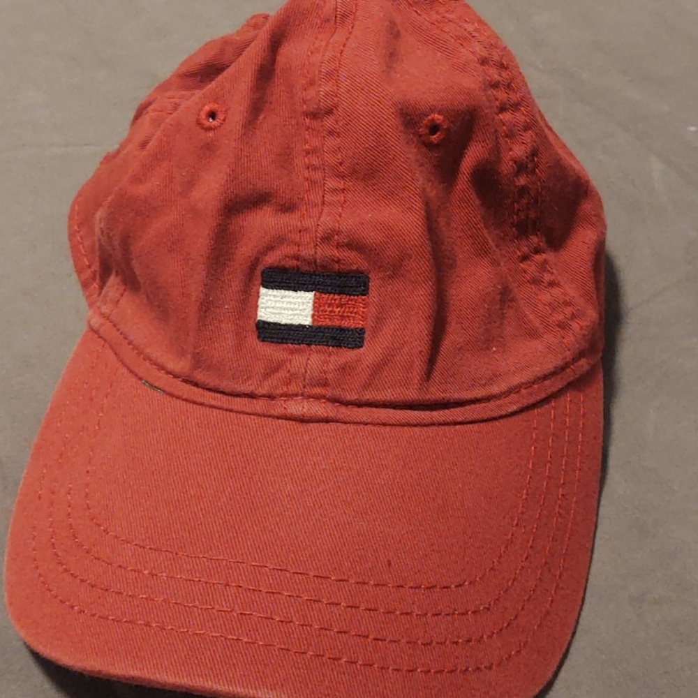 tommy hilfiger logo hat
